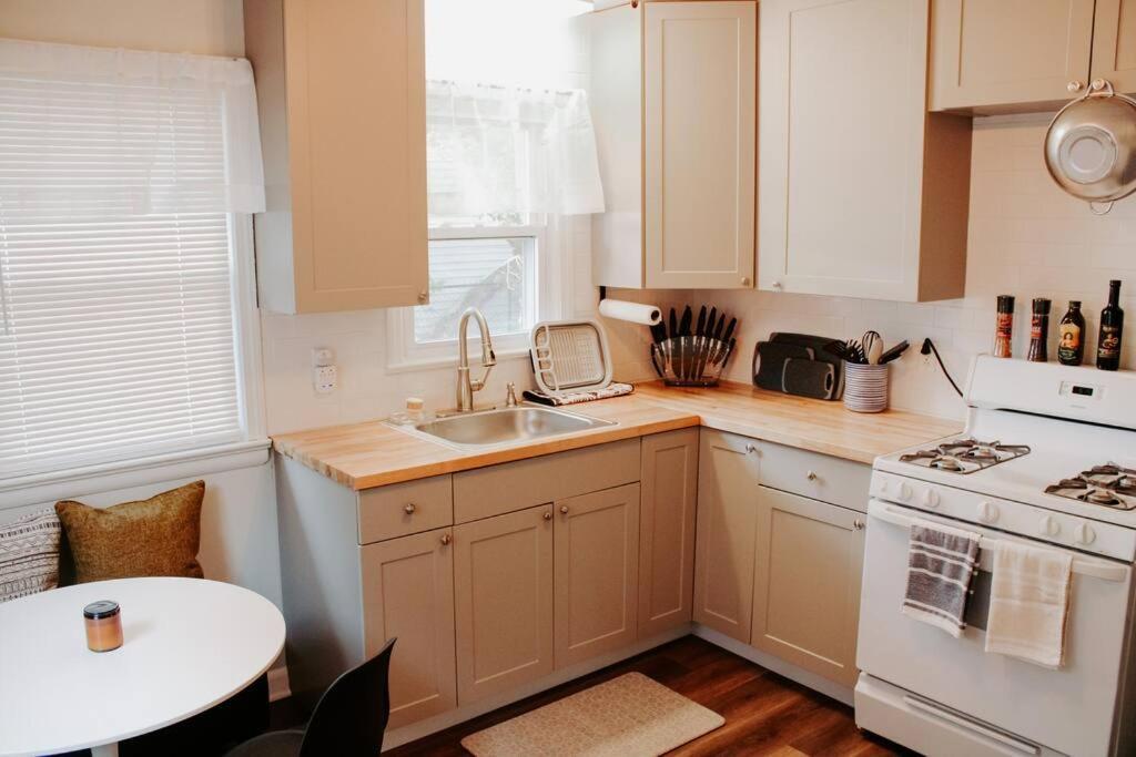 Cozy House Near Lake Erie, 10 Minutes To Downtown. Cleveland Ngoại thất bức ảnh